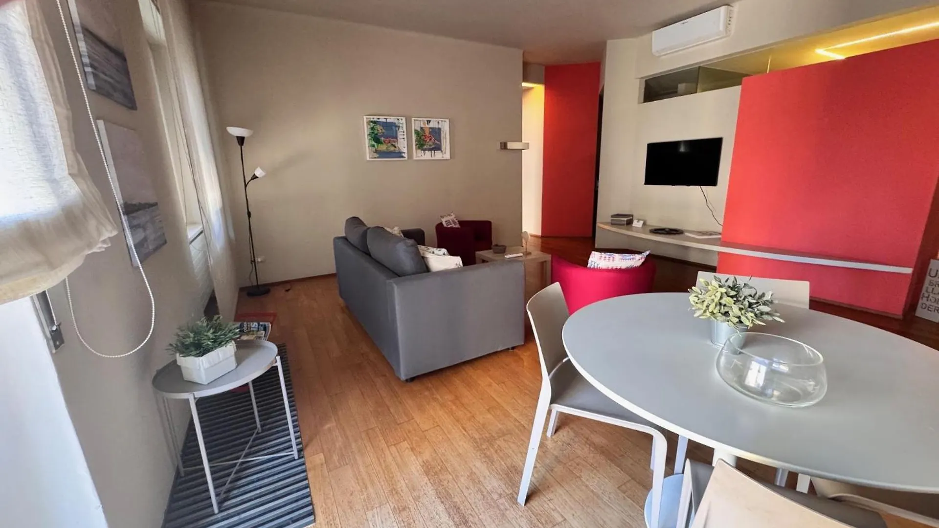 Greige Apartment La Spezia